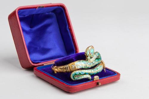 Traditional Diamond Bangle 5