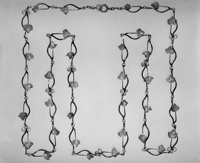 Heritage Box Chain 23