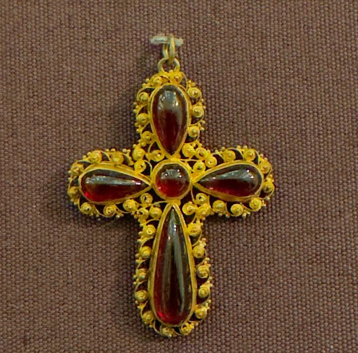 Elegant Antique Pendant 6